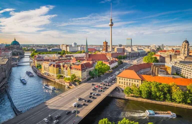 Abmeldung aus Deutschland trotz laufendem Mietvertrag: Was Sie beachten müssen