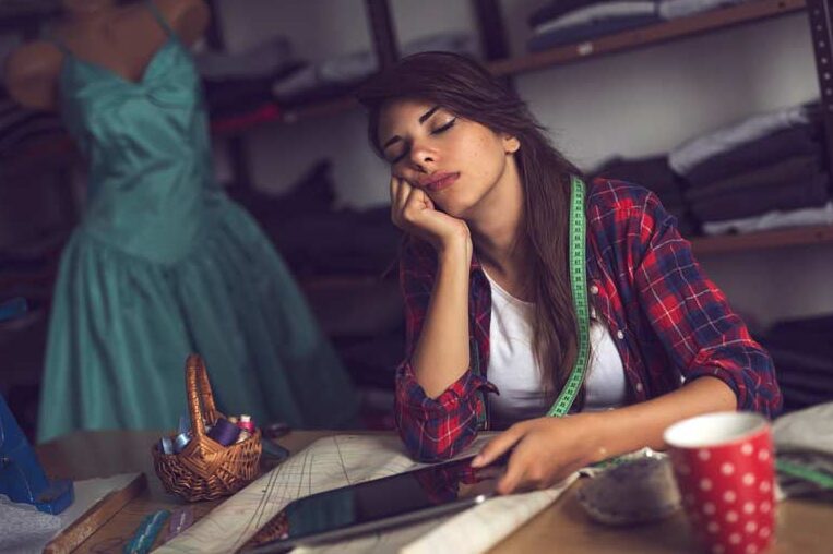 Arbeitsvertrag: Sind 10 Überstunden im Gehalt abgegolten? Alles, was Sie wissen müssen