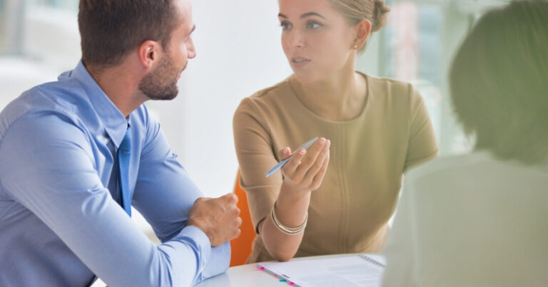 Neuer Arbeitsvertrag: Verschlechterte Konditionen für Mitarbeiter