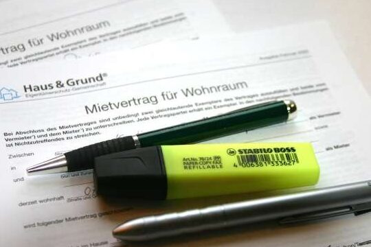 Schriftlich fixiert: Mietvertrag unterzeichnet